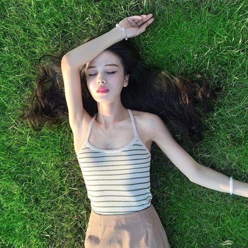 唯美漂亮美女微信高清图片 很安静很温柔