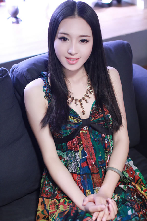 大家闺秀的长发美女微信高清图片 天姿绝色