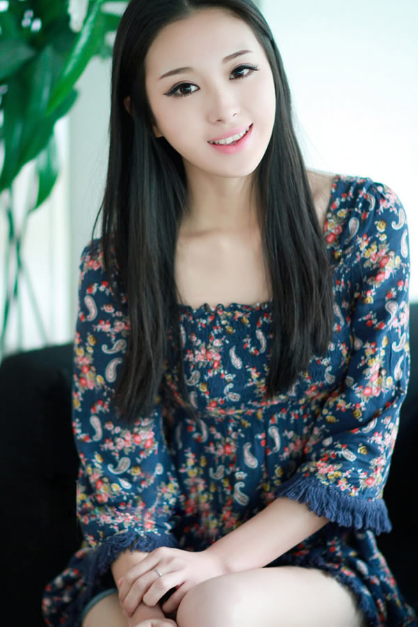 大家闺秀的长发美女微信高清图片 天姿绝色
