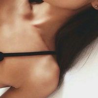 微信头像女生侧脸露锁骨上半身 性感女生锁骨侧面头像