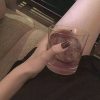 微信头像女生侧脸露锁骨上半身 性感女生锁骨侧面头像