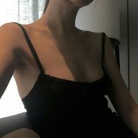 微信头像女生侧脸露锁骨上半身 性感女生锁骨侧面头像