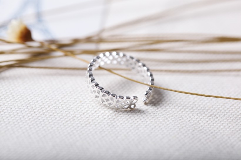 银戒指微信高清图片 爱情的象征物