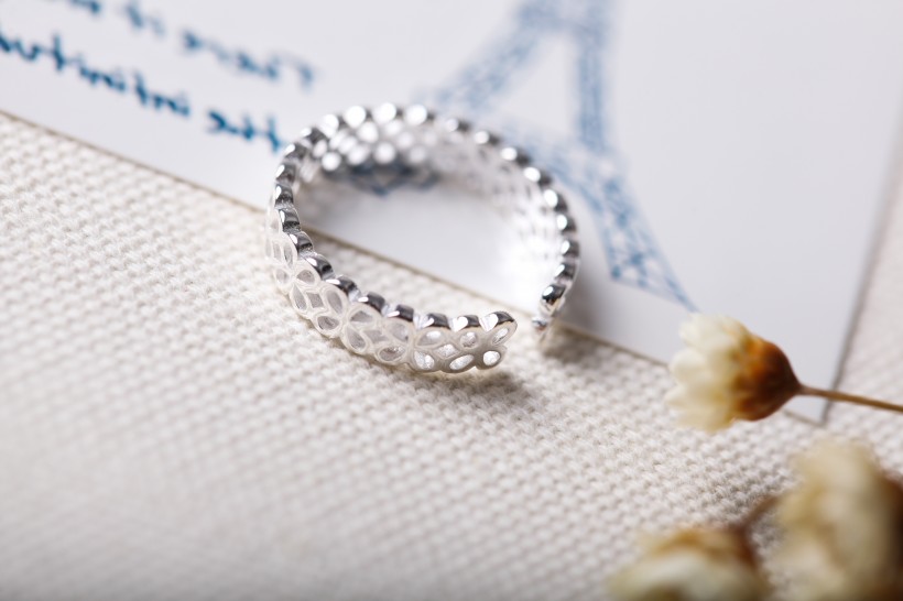 银戒指微信高清图片 爱情的象征物