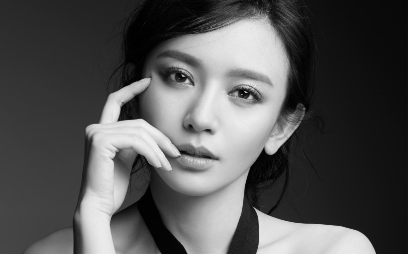 演员施诗写真微信高清图片 出演好莱坞电影《绝地逃亡》。