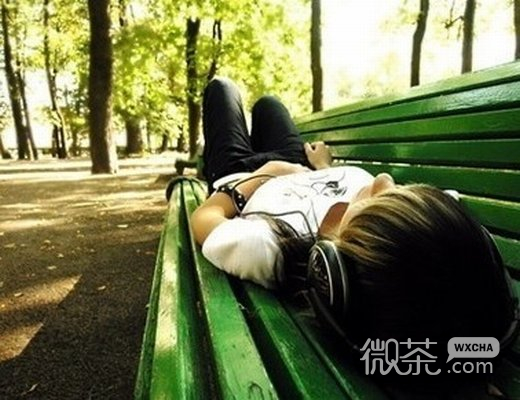 自娱自乐的孤独女子微信图片 我只是希望向你伸出双手