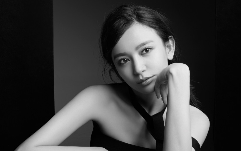 演员施诗写真微信高清图片 出演好莱坞电影《绝地逃亡》。