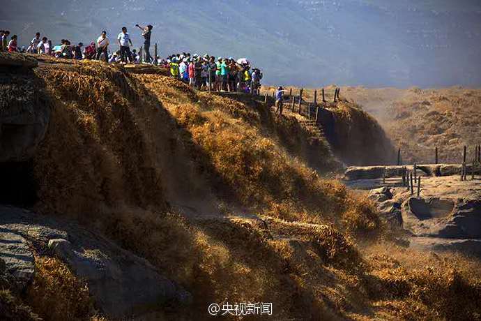 壮观！壶口瀑布“水底升烟”微信图片