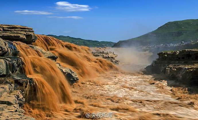 壮观！壶口瀑布“水底升烟”微信图片