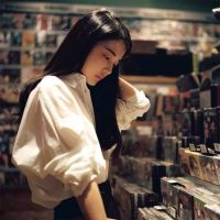 90后美女头像小清新好看的 一扇窗隔着一个寂夜