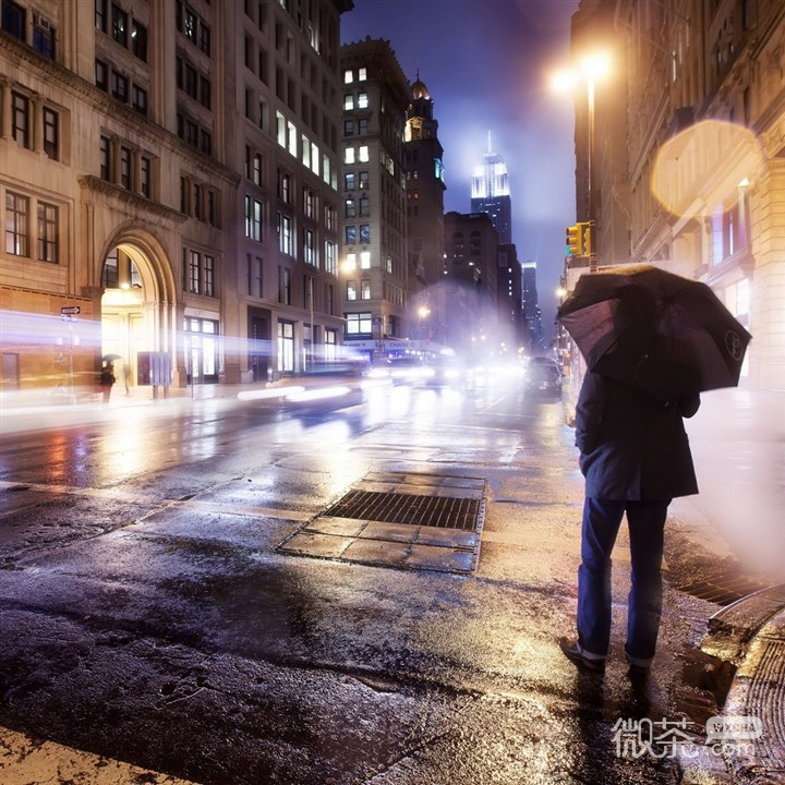 雨中宁静的都市