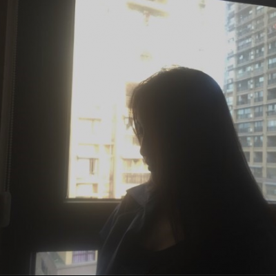 嘴里抽着烟和流着泪说我不爱你了