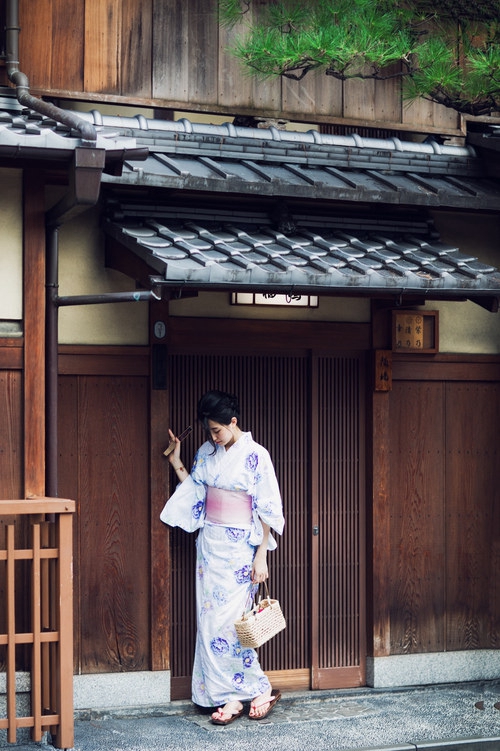 女生手机壁纸小清新 姿色诱人的美人