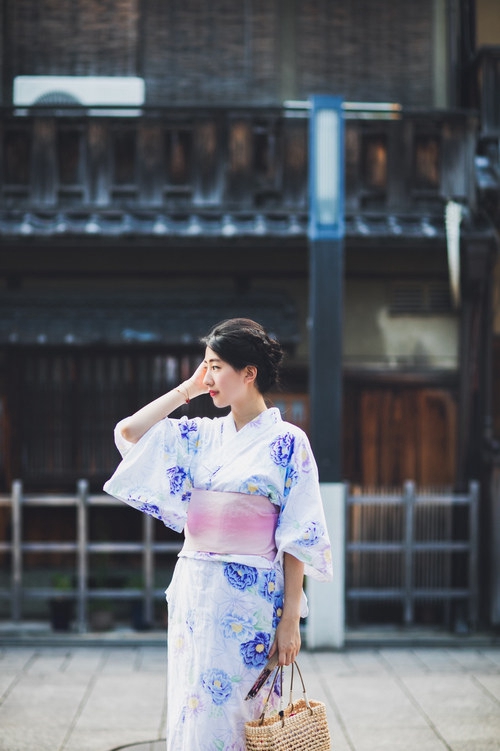 女生手机壁纸小清新 姿色诱人的美人