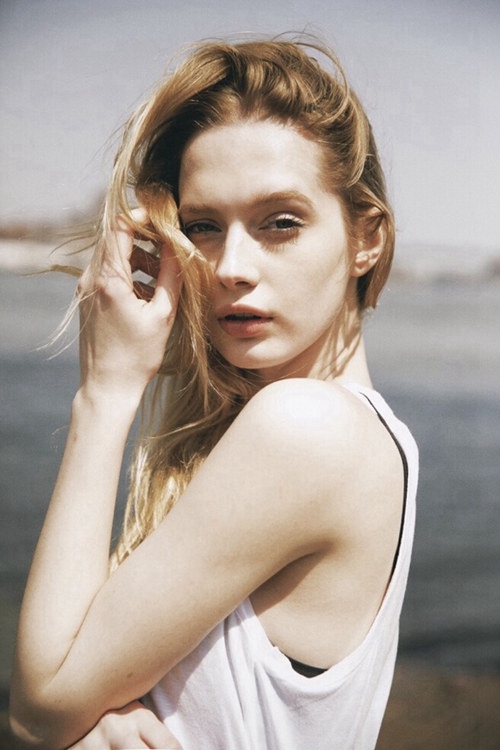 女生手机壁纸小清新 姿色诱人的美人