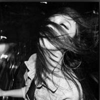 2017黑白微信头像最新版 你该如何回忆我带着笑或是很沉默