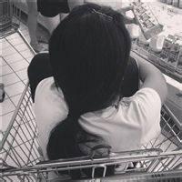 2017黑白微信头像最新版 你该如何回忆我带着笑或是很沉默