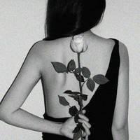 2017黑白微信头像最新版 你该如何回忆我带着笑或是很沉默