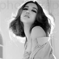 2017黑白微信头像最新版 你该如何回忆我带着笑或是很沉默