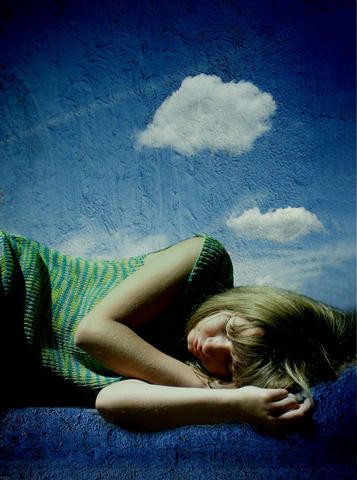 欧美非主流情感图片:给出去的爱,不曾后悔过