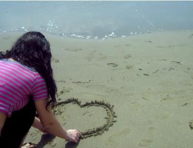 欧美非主流情感图片:给出去的爱,不曾后悔过