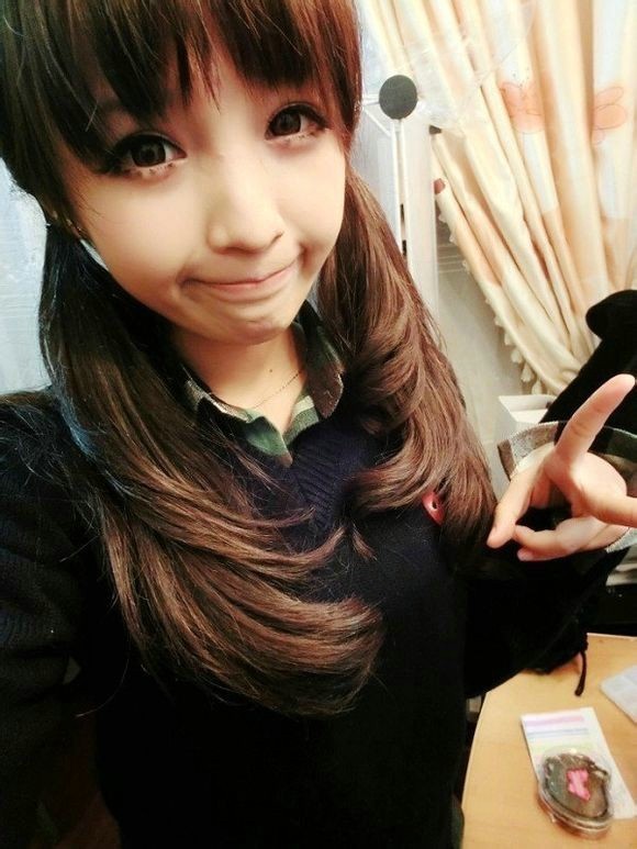 非主流个性张扬女生图片大全 微微一笑,悄悄地逃离我的关注