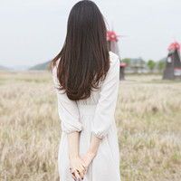 剪刀手女生头像好看的 他没你想的那么爱你