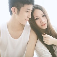 热恋中的情侣头像一男一女 突然的沉默隔绝我热情的心
