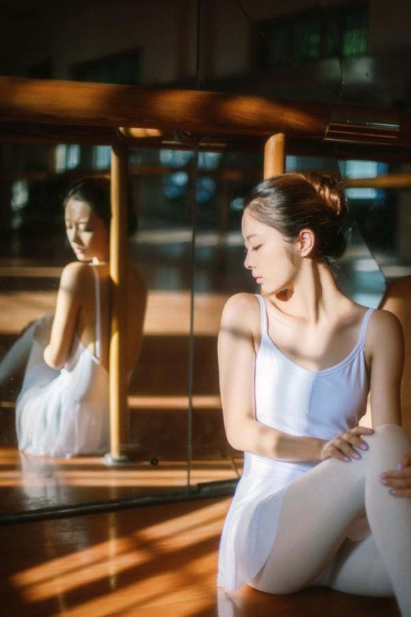 忧伤的舞女意境空间情感图片 深情到无药可解,我只好带伤续爱