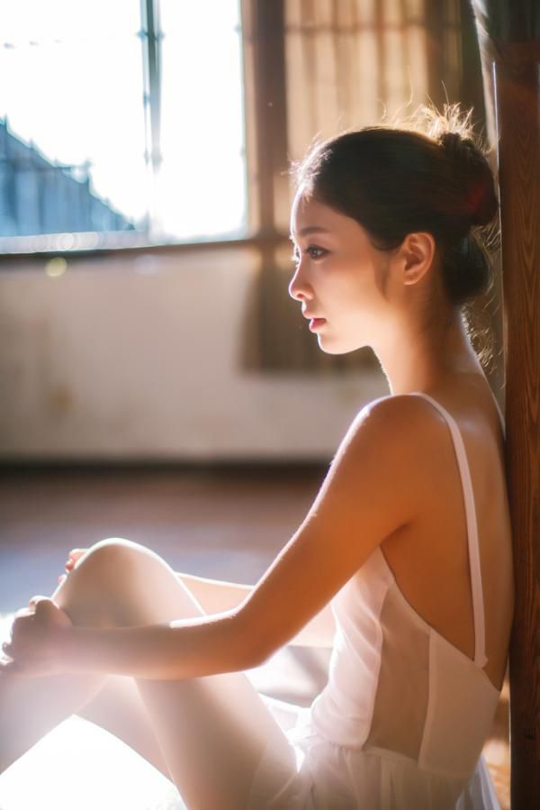 忧伤的舞女意境空间情感图片 深情到无药可解,我只好带伤续爱