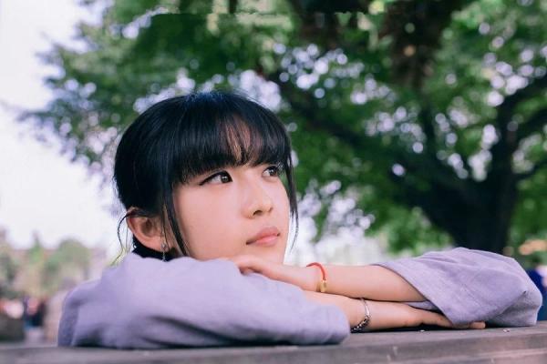 小忧伤复古意境长头发女生图片 离开你是对是错,全凭时光来言说
