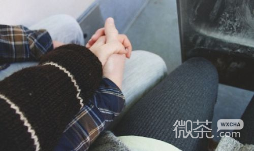 唯美意境情侣幸福牵手的图片 心底那个角落，终是没有办法去释怀