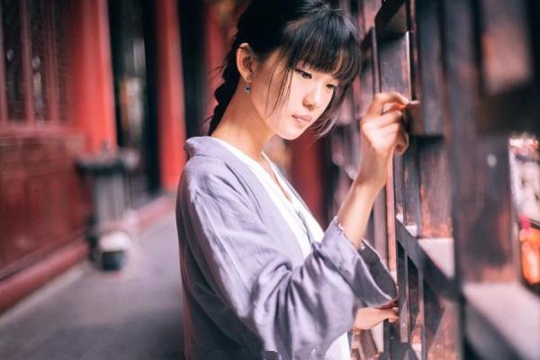 小忧伤复古意境长头发女生图片 离开你是对是错,全凭时光来言说