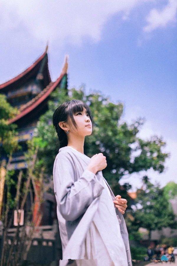 小忧伤复古意境长头发女生图片 离开你是对是错,全凭时光来言说