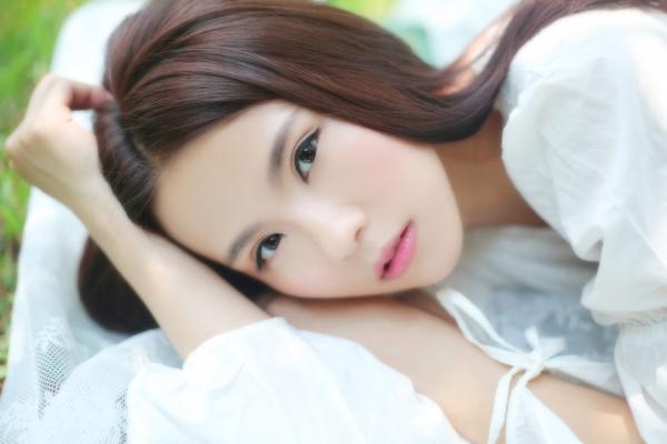 纠缠不清的爱忧伤女生美图 当忧伤盖过快乐,我用爱情换你如花娇颜