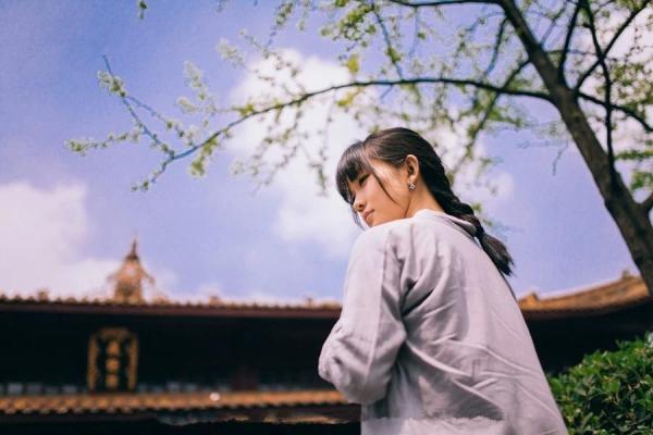 小忧伤复古意境长头发女生图片 离开你是对是错,全凭时光来言说