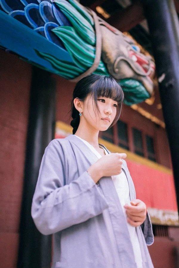 小忧伤复古意境长头发女生图片 离开你是对是错,全凭时光来言说