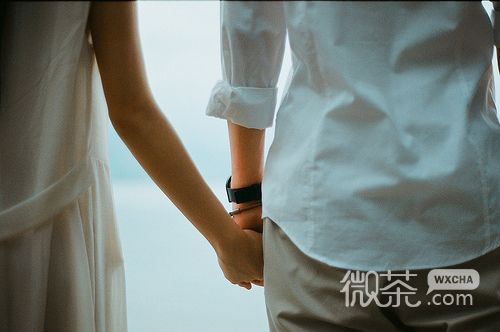 唯美意境情侣幸福牵手的图片 心底那个角落，终是没有办法去释怀