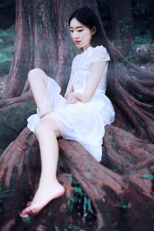 意境女生长发唯美图片清新 什么都想杠起的你,却托举不起爱情