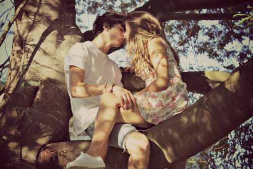 欧美幸福恩爱的情侣意境图 爱是风起的水面，晃动着波起波落