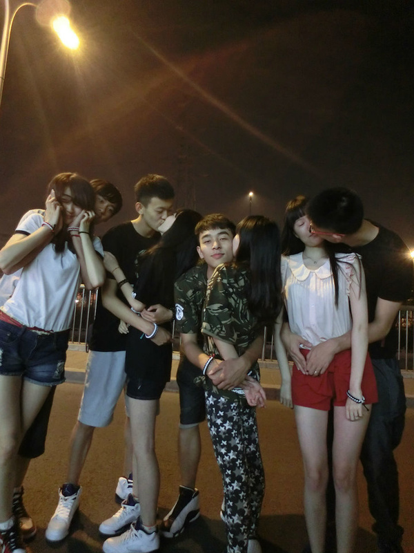 幸福唯美的空间情侣图片 有些会就此留下来,陪伴我们今后的日子