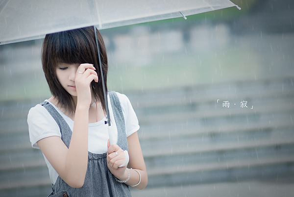 非主流细雨纷飞寂寞女生图片_想念我对你的执恋