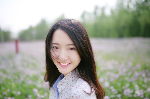 小清新意境爱笑的女生美丽图片 突然迷茫了,不知爱你所求为何了