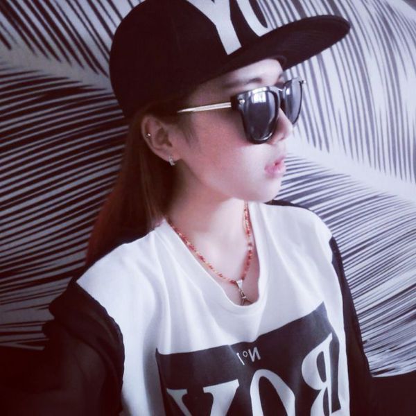 街拍女神范儿唯美个性大图 捞不起的爱情,如石沉水,永不浮起