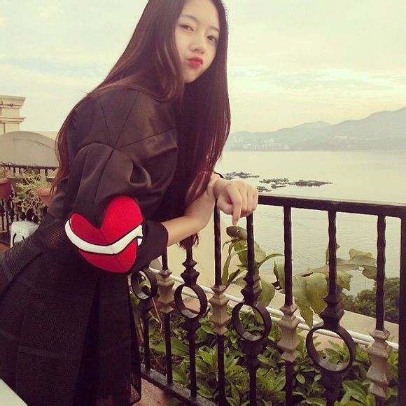 街拍女神范儿唯美个性大图 捞不起的爱情,如石沉水,永不浮起
