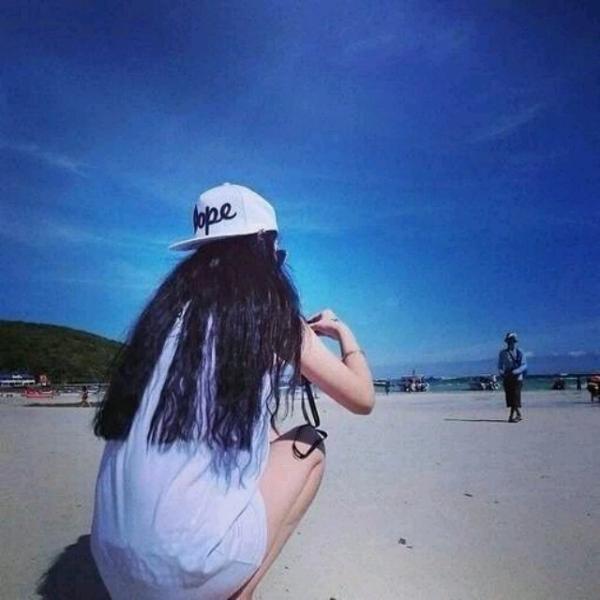 街拍女神范儿唯美个性大图 捞不起的爱情,如石沉水,永不浮起