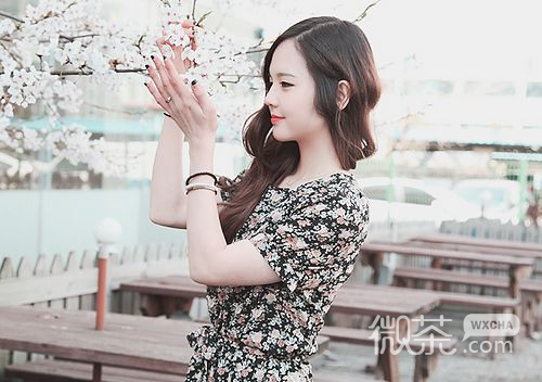 清新韩系美女个性大图养眼 爱情未满之时，我还在奔向着你