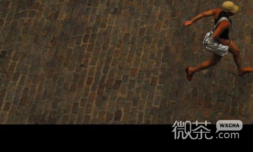 另类颓废非主流图图:时光慢慢后退,我们握不住的