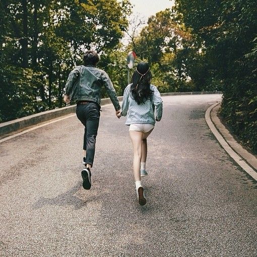甜蜜拥抱的情侣图片 隐忍着的爱终于还是哗啦般的冲开了