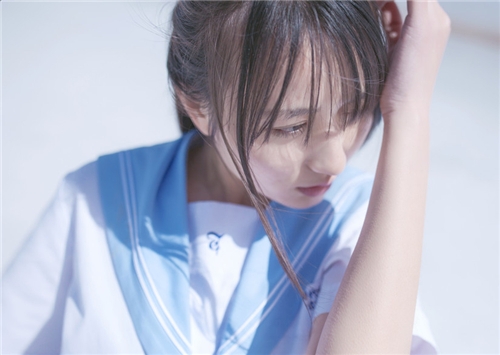 小清新校园女生唯美个性图片 你劝我开心,可我的开心只源于爱你